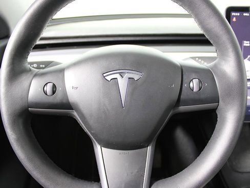 Used 2021 Tesla Model Y Long Range image 12
