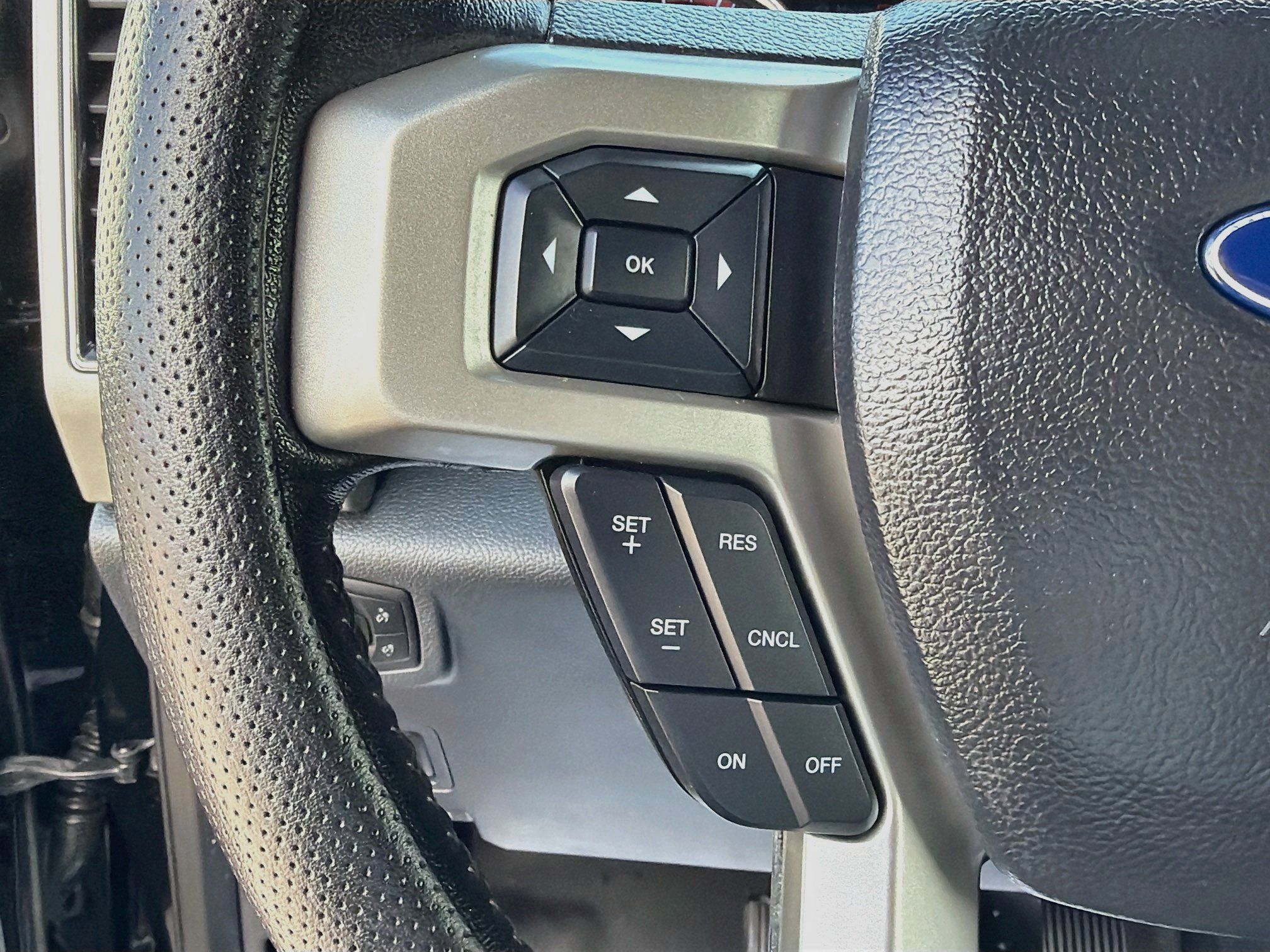 Used 2022 Ford F250 Lariat w/ Lariat Ultimate Package AWD/4WD image 36
