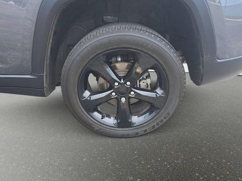 Certified 2022 Jeep Grand Cherokee Altitude AWD/4WD image 33