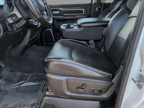 Used 2024 RAM 2500 Laramie AWD/4WD image 3
