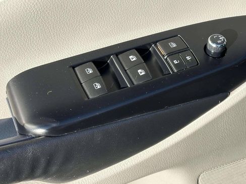 Used 2015 Toyota Highlander XLE AWD/4WD image 10
