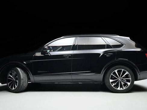 Used 2019 Bentley Bentayga image 28