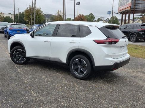 Used 2024 Nissan Rogue SV FWD image 4