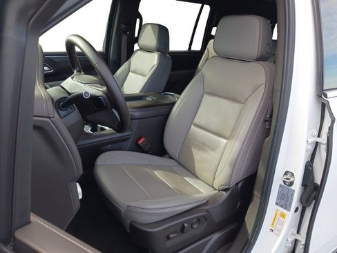 Used 2023 GMC Yukon XL SLT image 27