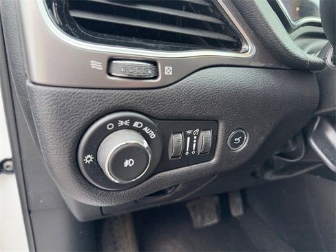 Used 2020 Jeep Cherokee Limited image 14