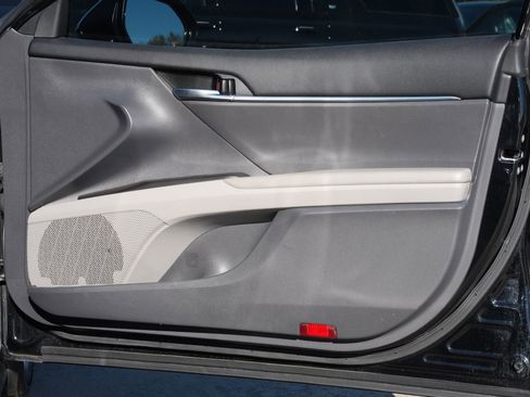 Used 2022 Toyota Camry LE image 27