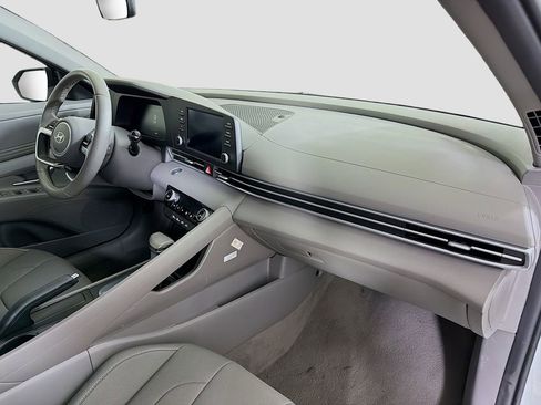 Used 2025 Hyundai Elantra Sport image 28