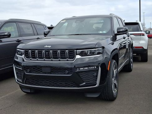 New 2026 Jeep Grand Cherokee Limited w/ Luxury Tech Group II AWD/4WD image 3
