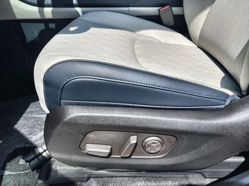 New 2026 Kia Carnival EX FWD image 12