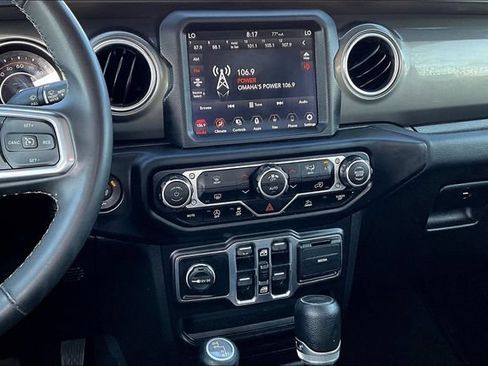 Used 2023 Jeep Gladiator Overland AWD/4WD image 10
