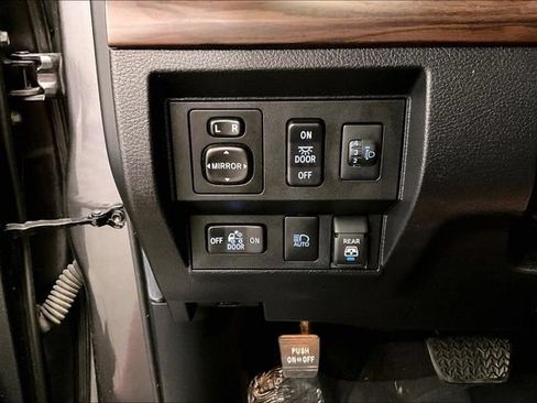 Used 2020 Toyota Tundra Limited w/ Limited Premium Package AWD/4WD image 38