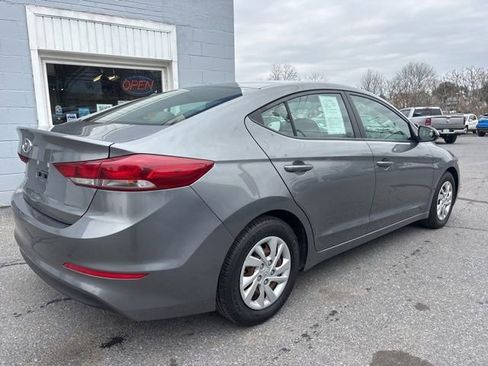 Used 2018 Hyundai Elantra SE image 5