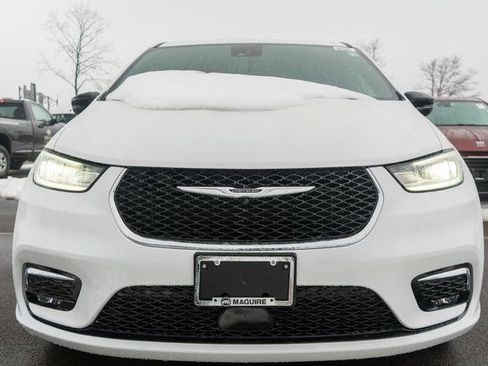 New 2026 Chrysler Pacifica Select AWD/4WD image 3