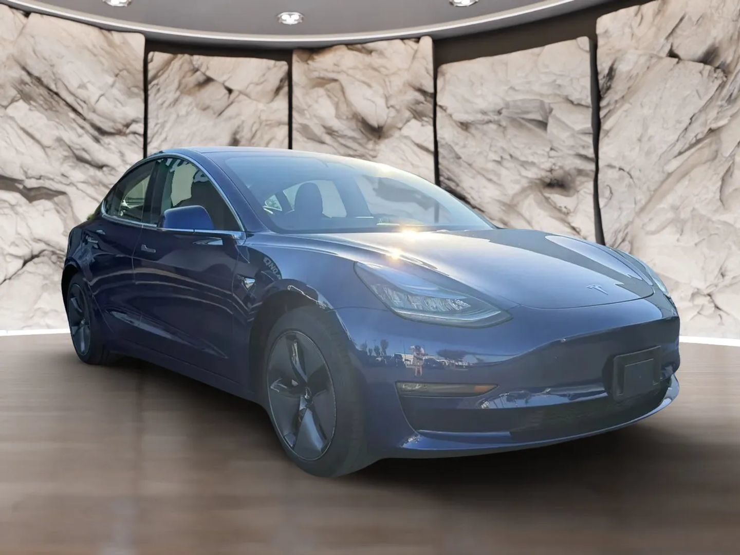 Used 2018 Tesla Model 3 Long Range RWD image 3