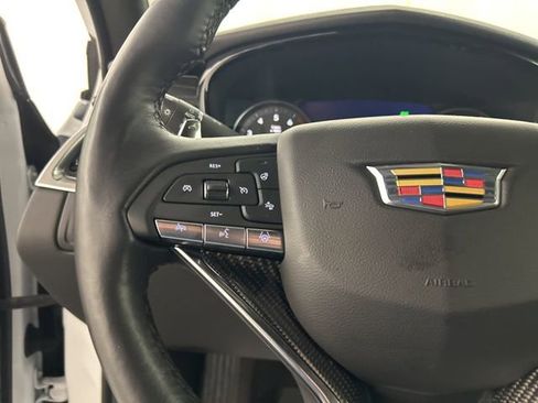 Used 2024 Cadillac XT6 Sport w/ LPO, ONYX Package image 12