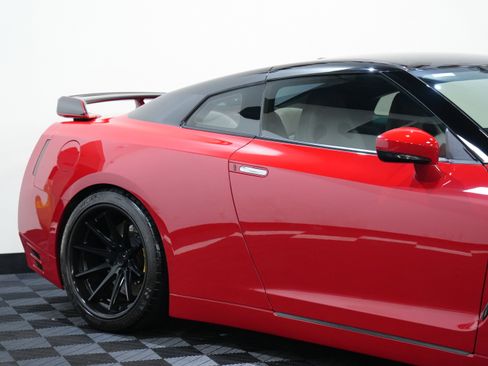 Used 2012 Nissan GT-R Premium image 14
