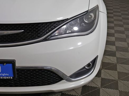 Used 2020 Chrysler Pacifica Touring-L FWD image 12