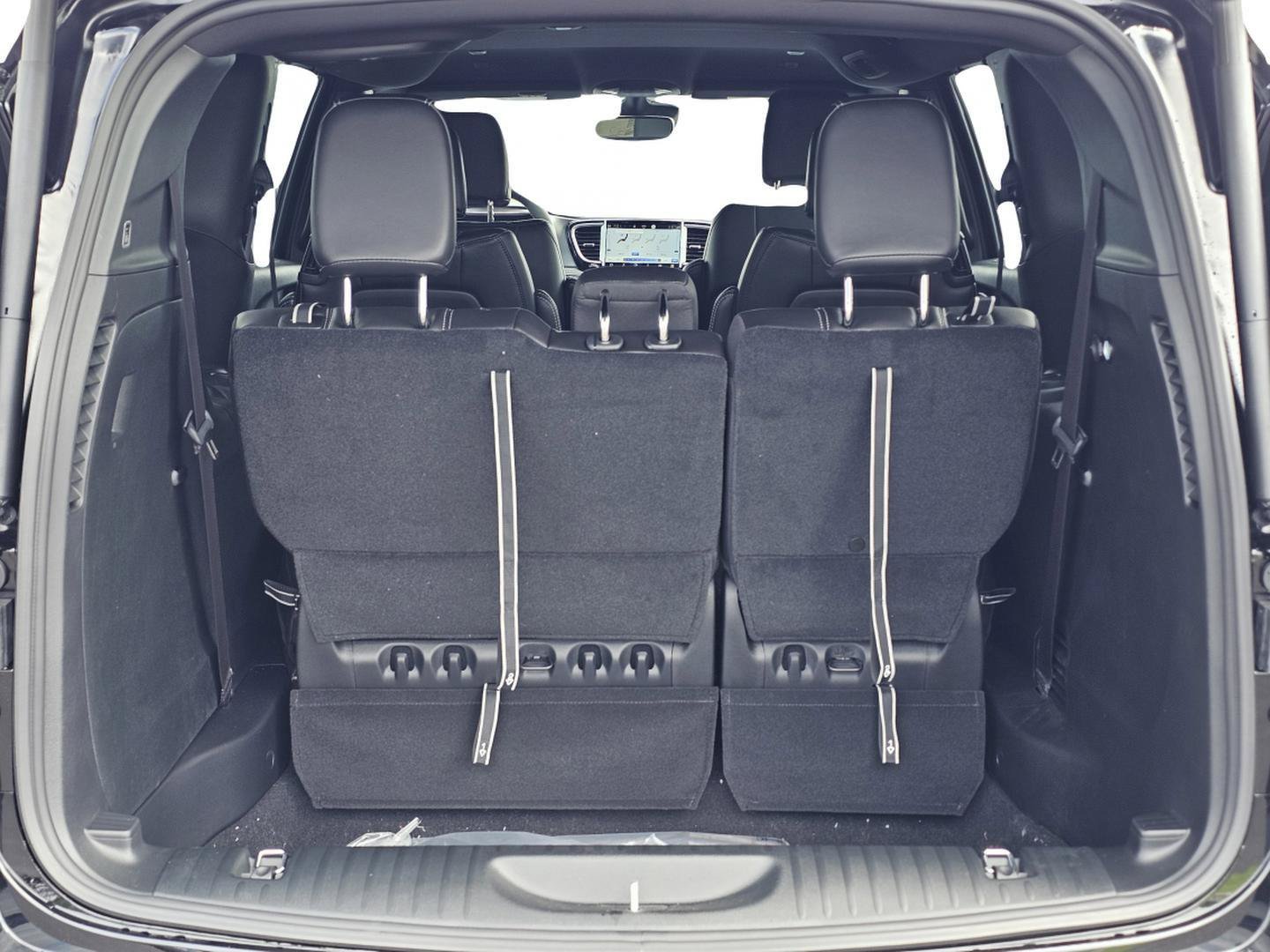New 2027 Chrysler Pacifica Select FWD image 11