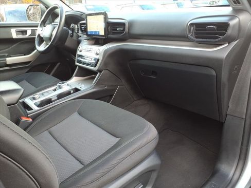 Used 2023 Ford Explorer XLT image 9