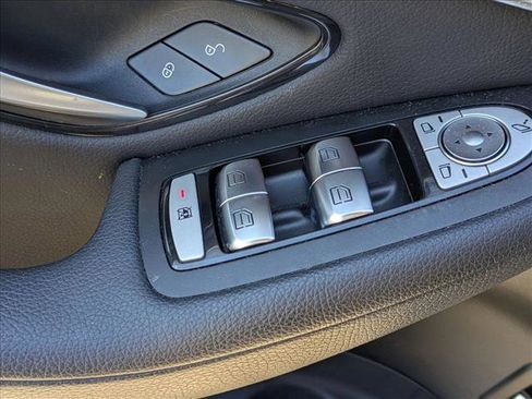 Used 2020 Mercedes-Benz GLC 300 4MATIC image 6