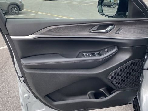 New 2025 Jeep Grand Cherokee L Limited w/ Black Appearance Package image 12