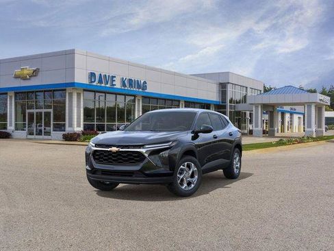 New 2026 Chevrolet Trax LS image 8