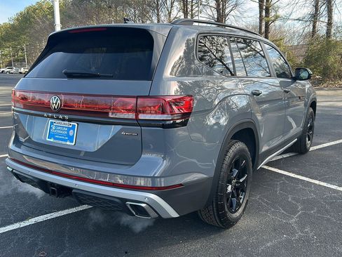 New 2026 Volkswagen Atlas Peak Edition image 6