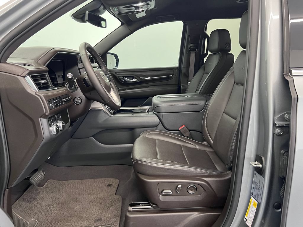 Used 2023 GMC Yukon XL Denali AWD/4WD image 5
