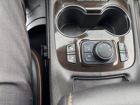 Used 2023 GMC Acadia AT4 w/ Technology Package image 9