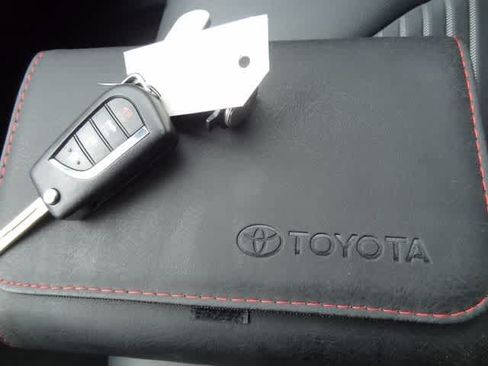 Used 2023 Toyota Camry SE FWD image 28