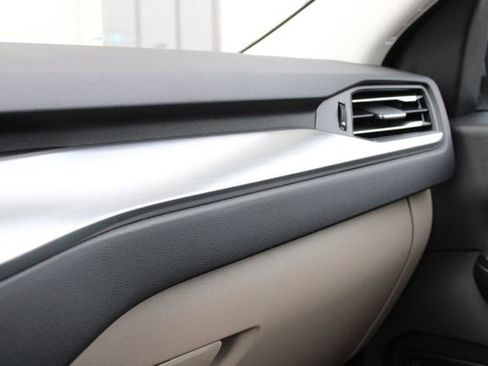 Used 2022 Ford Escape Titanium image 19