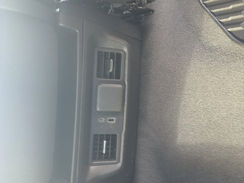 Used 2024 GMC Sierra 1500 SLE image 16