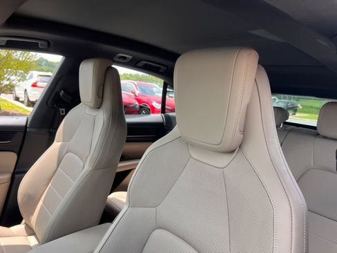 Used 2025 Porsche Macan Electric w/ Premium Package RWD image 15