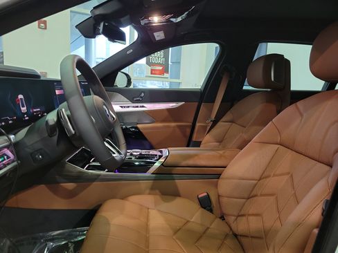 New 2025 BMW i7 xDrive60 image 27