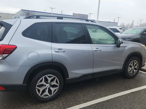 Used 2023 Subaru Forester Premium w/ Popular Package #2 AWD/4WD image 4