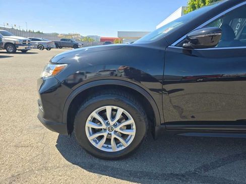 Used 2019 Nissan Rogue SV AWD/4WD image 18