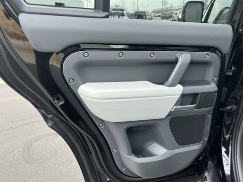 Used 2025 Land Rover Defender 110 S image 29