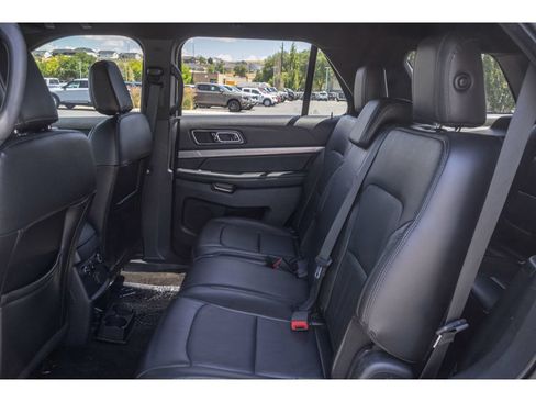 Used 2018 Ford Explorer XLT w/ Equipment Group 202A AWD/4WD image 13