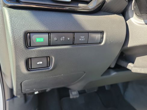 Used 2025 Nissan Sentra SV image 30