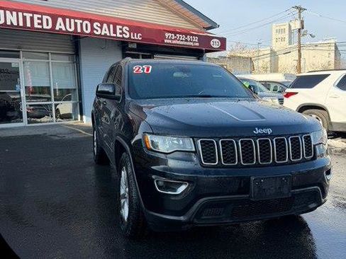 Used 2021 Jeep Grand Cherokee Laredo image 9