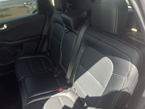 Used 2025 Ford Escape Platinum AWD/4WD image 29