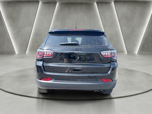 Used 2022 Jeep Compass Latitude w/ Sun and Sound Group AWD/4WD image 6