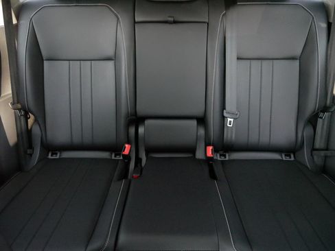 Certified 2024 Volkswagen Tiguan SE w/ Panoramic Sunroof Package AWD/4WD image 13