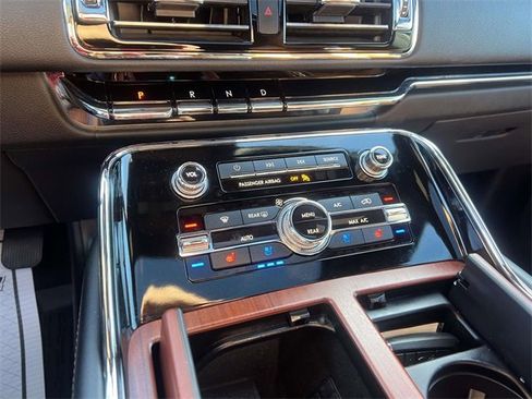 Certified 2021 Lincoln Navigator Reserve w/ Luxury Package image 21