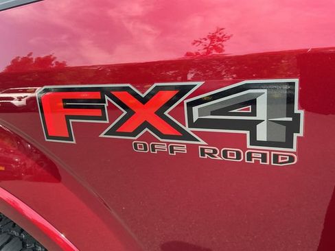 Used 2019 Ford F150 Platinum w/ Equipment Group 701A Luxury AWD/4WD image 31