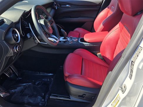 Used 2022 Alfa Romeo Stelvio Sprint image 12