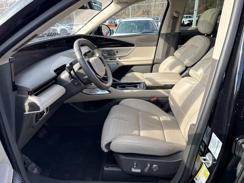 Used 2025 Lincoln Nautilus Reserve image 24