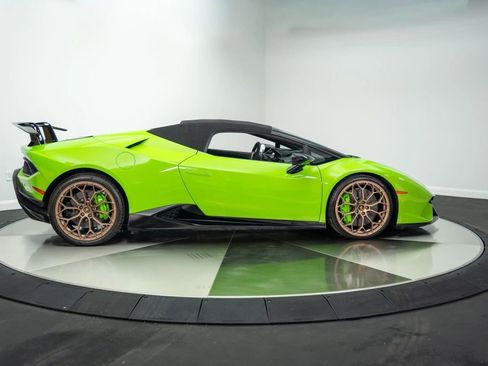 Used 2019 Lamborghini Huracan Performante AWD/4WD image 17