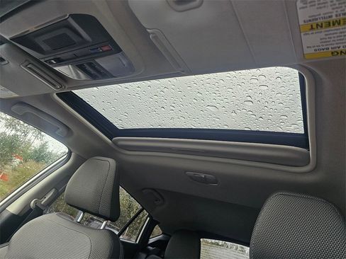 Used 2024 Subaru Crosstrek 2.0i Premium image 22