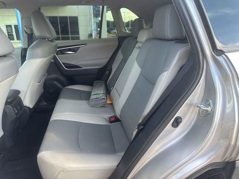 Used 2019 Toyota RAV4 XLE Premium image 13